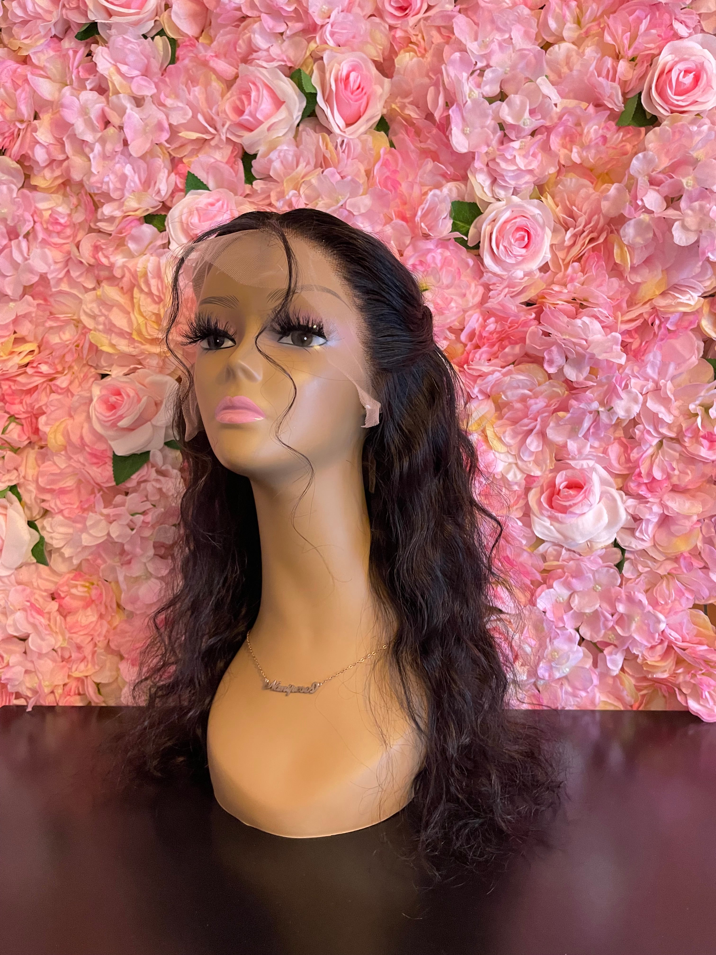 "Pesos" Wavy Frontal Wig