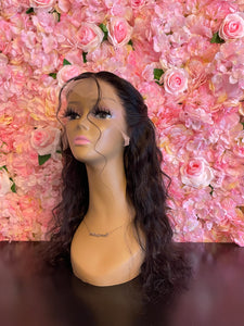 "Pesos" Wavy Frontal Wig